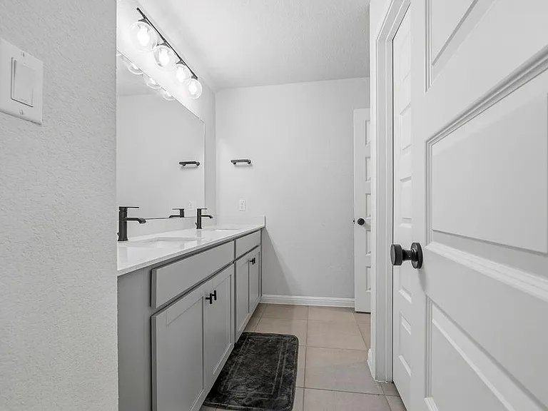 17616 Chino Ln — Photo 35