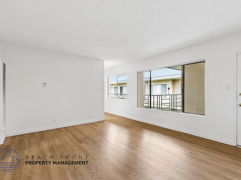 Portofino Apartments — Photo 8