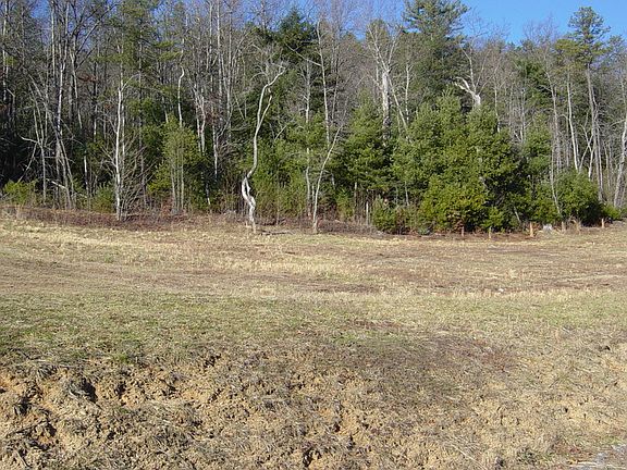 4th image of 166 N Crab Meadow Dr