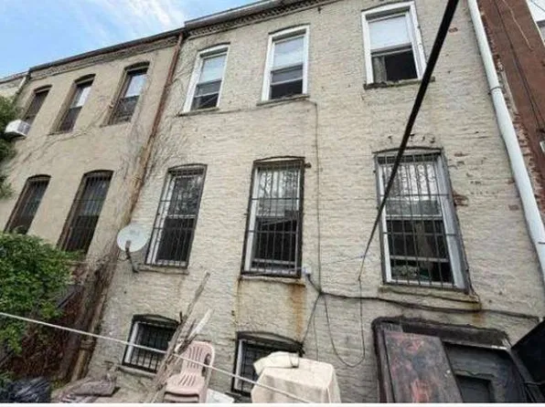 218 Highland Pl, Brooklyn, NY 11208