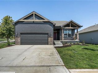 6825 NE 70th St, Kansas City, MO 64119