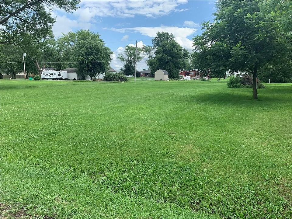 1st image of E 1st St