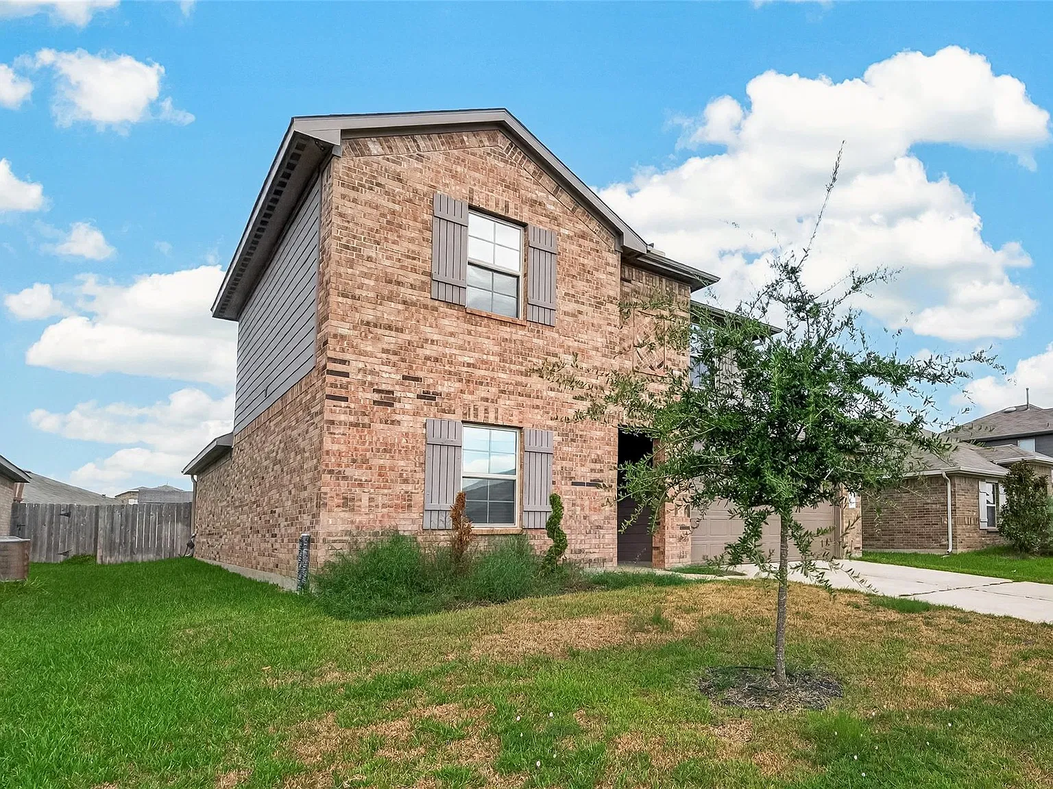 4 bed, 3.0 bath, 2512 sqft, $2,600 — Photo 2