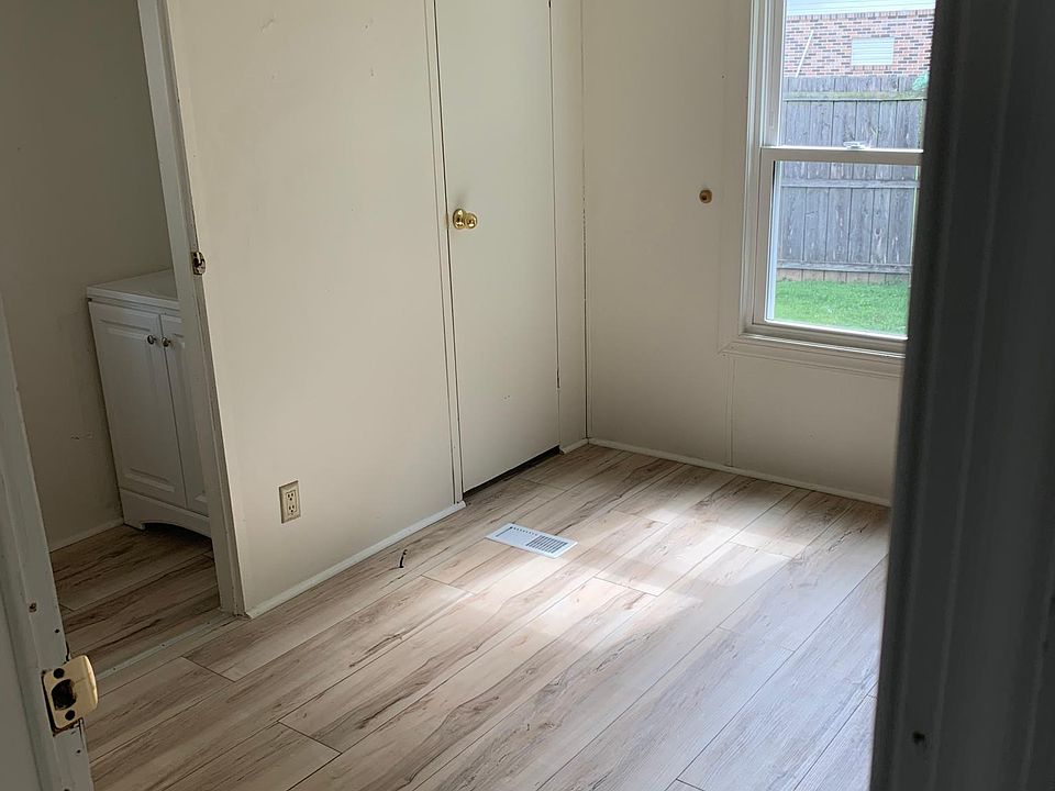 2nd image of 4 Hoover Ln
