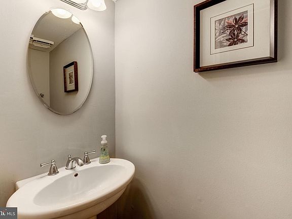 3rd image of 9668 Hastings Dr