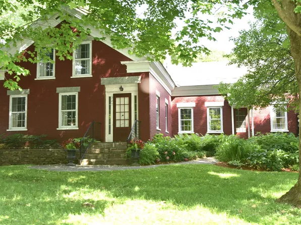 327 Browns Trace, Jericho, VT 05465