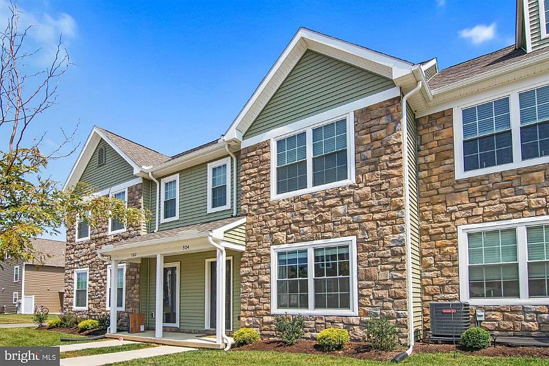 1st image of 706 Farmwood Ln #1