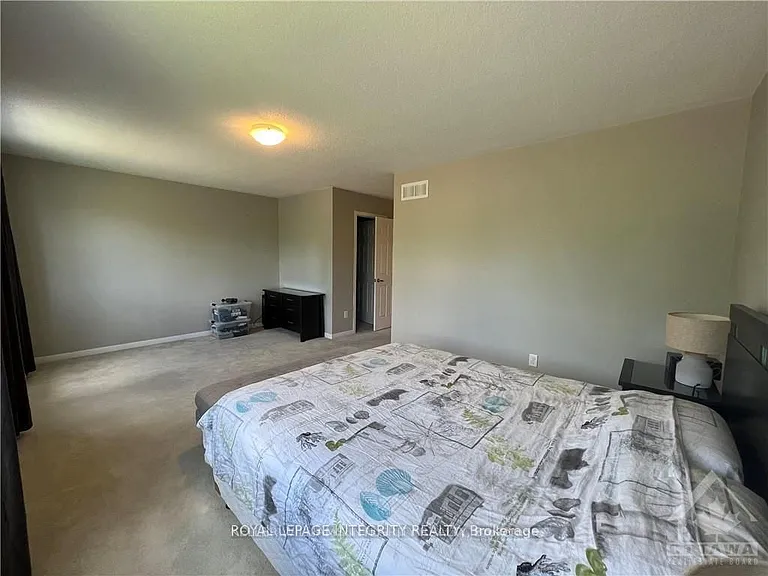 140 Battersea Cres — Photo 16