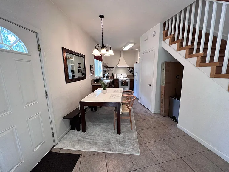 501 Irving Way — Photo 6