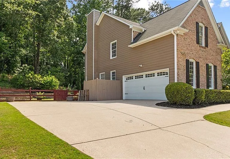 1235 Longpointe Pass — Photo 80