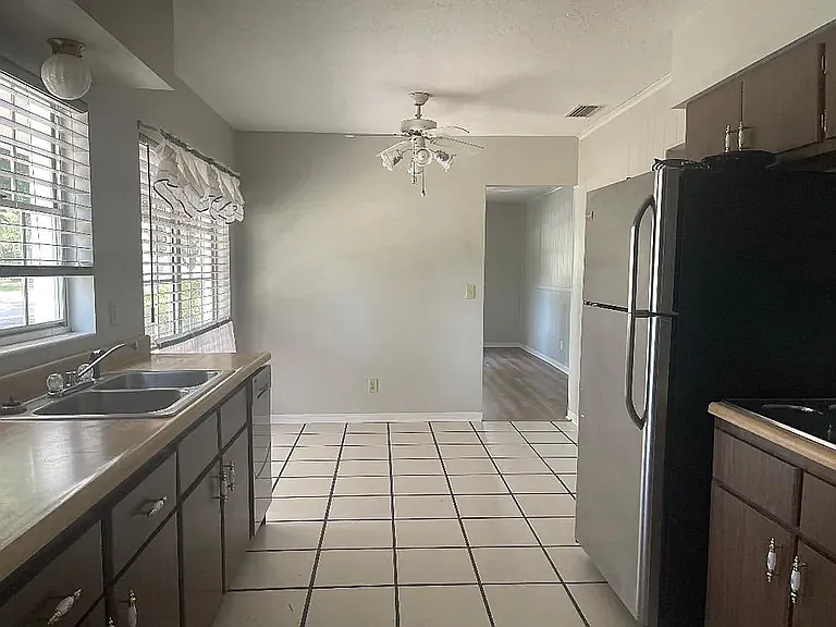 1701 NE 28th Ave — Photo 6