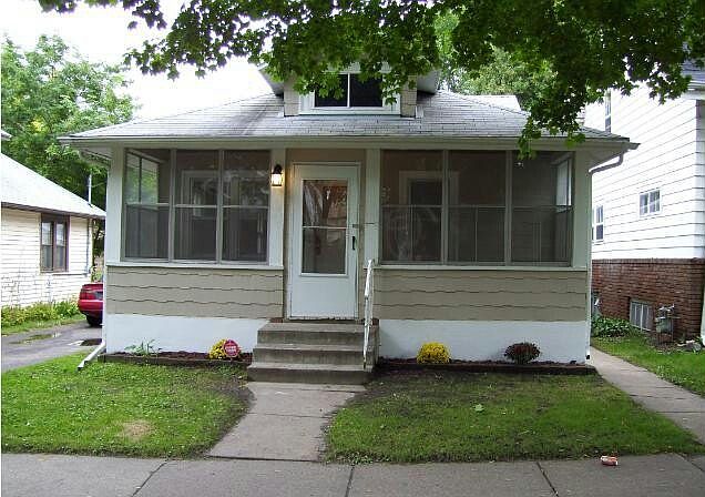 1st image of 654 Earl St