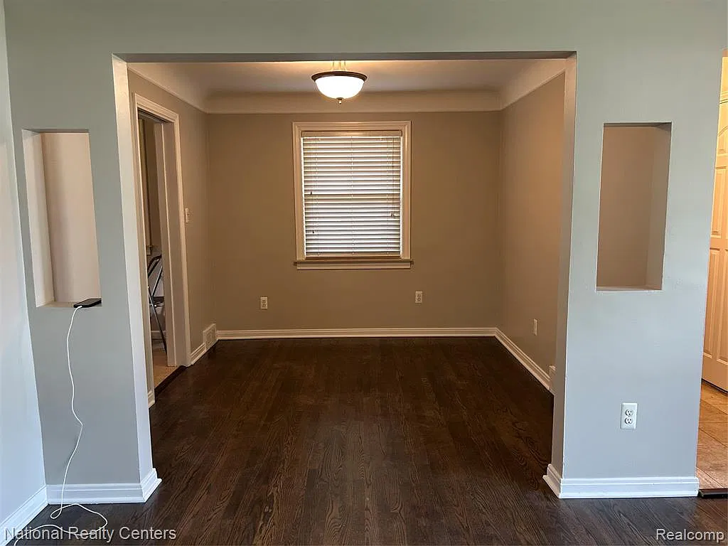 4 bed, 2.0 bath, 1965 sqft, $2,100 — Photo 4