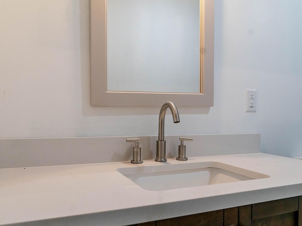 1st image of 107 Highland Ave #1