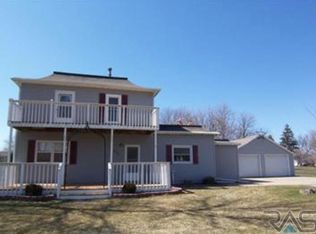 305 S Blaine St, Lennox, SD 57039