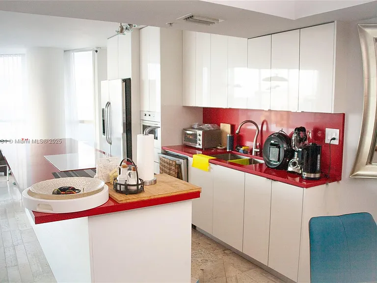 6301 Collins Ave #807 — Photo 30