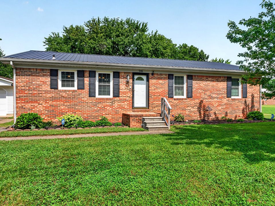 1st image of 701 Pineridge Dr