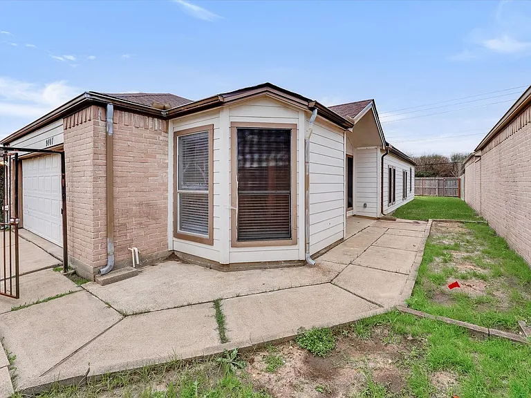 9407 Stockwell Dr — Photo 26