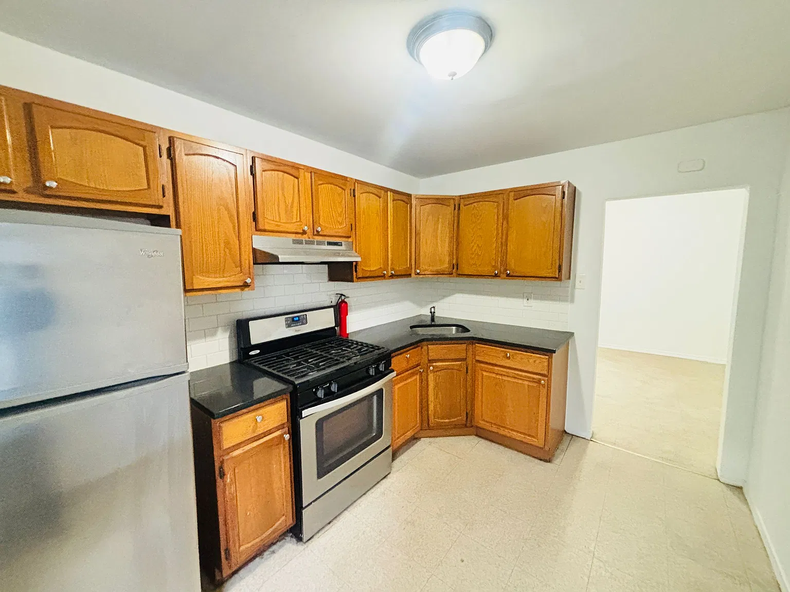 137 Winfield Ave — Photo 2