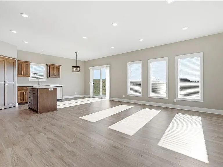22953 Cayuse St — Photo 2
