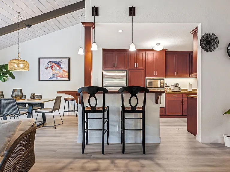 140 Sand Hill Cir — Photo 8