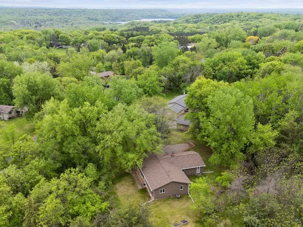 372 Krattley Ln, Hudson, WI 54016