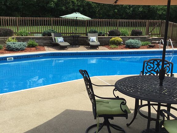 3rd image of 270 Farmington Dr