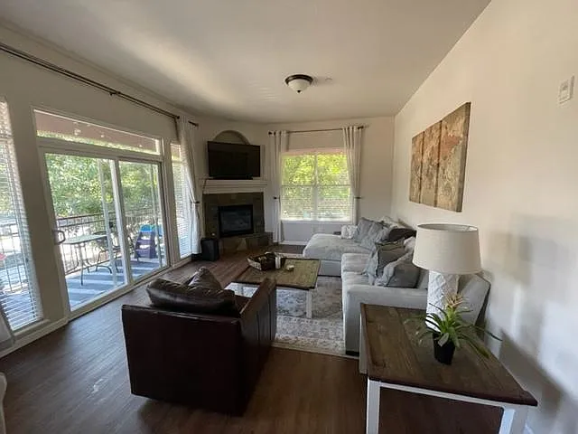2 bed, 1257 sqft, $2,700 — Photo 2