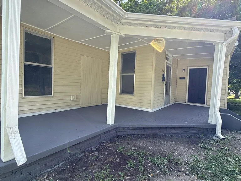 812 Tyus St — Photo 3