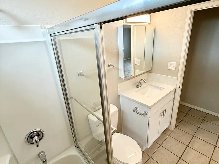 430 S Willie James Jones Ave #D — Photo 13