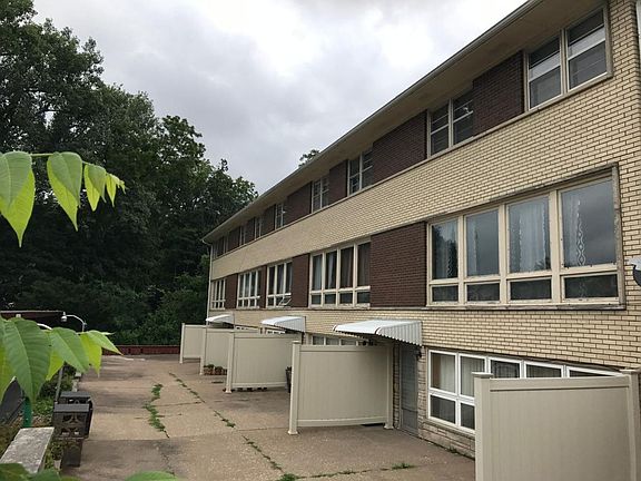 3rd image of 3615 Kennedy Dr #4