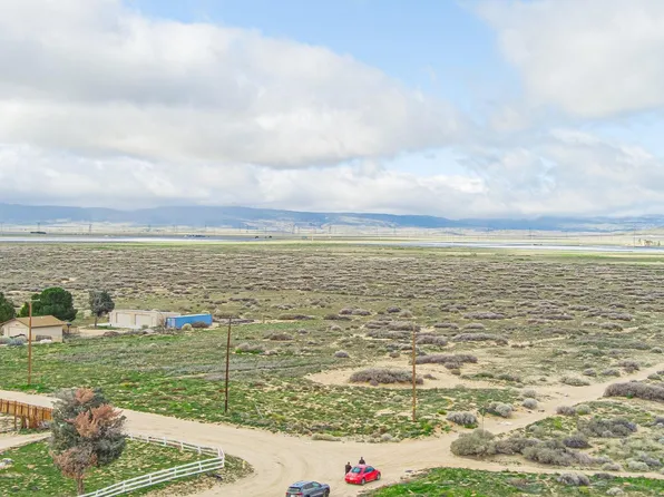 93 Saint Andrews St, Lancaster, CA 93534