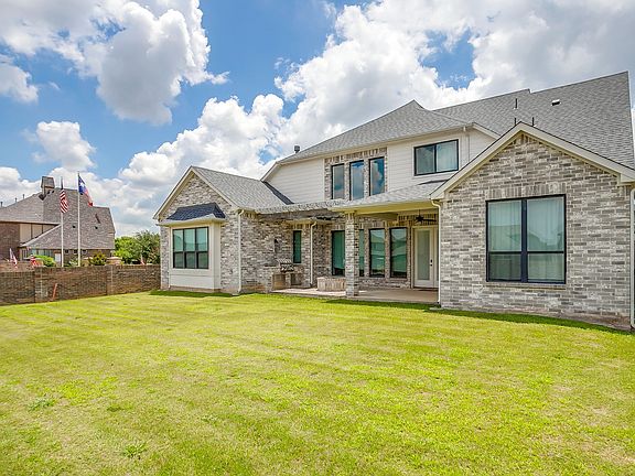 4th image of 140 McKinley Dr