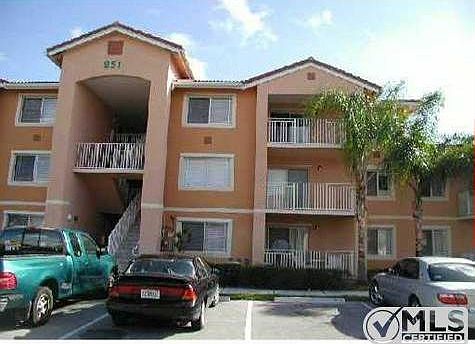 1st image of 251 SW Palm Dr APT 305