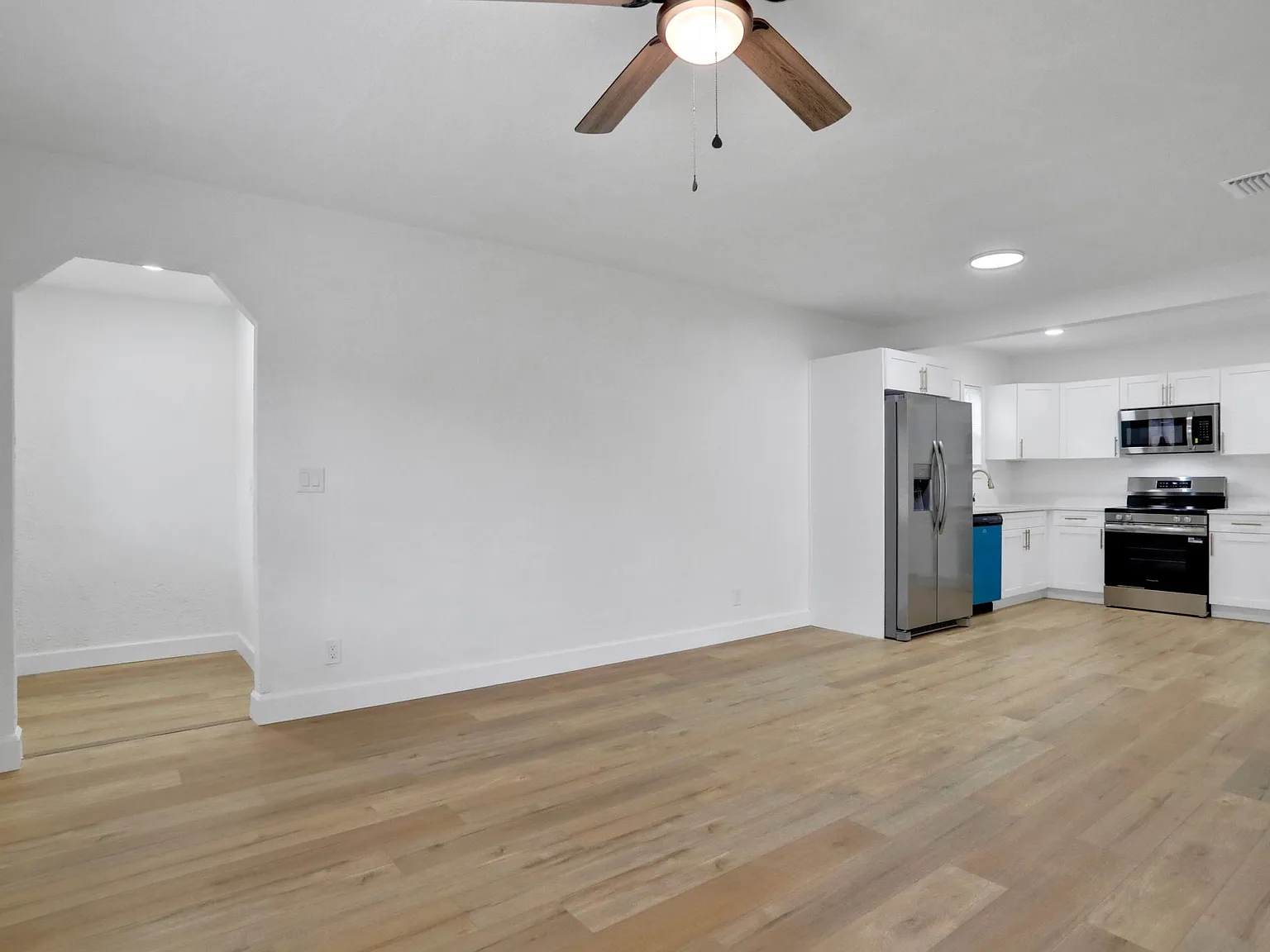 2 bed, 1000 sqft, $1,600 — Photo 4