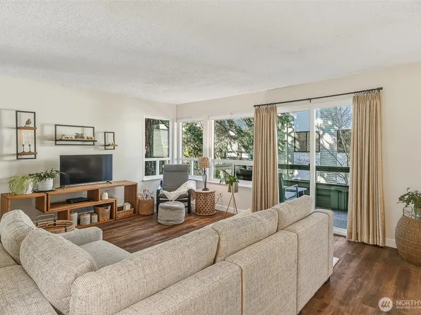 18906 8th Avenue NW #213, Shoreline, WA 98177