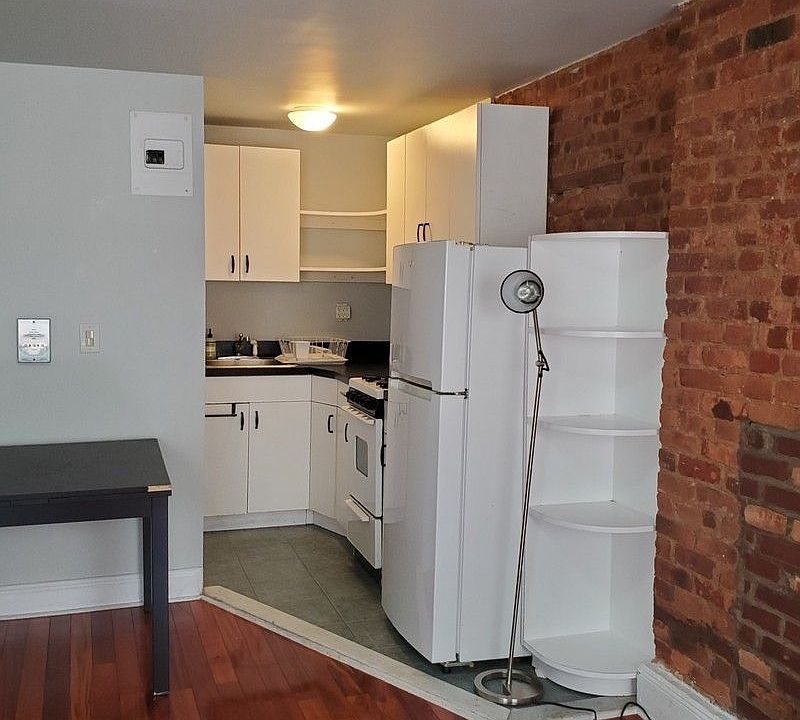 2nd image of 156 Macon St #4B