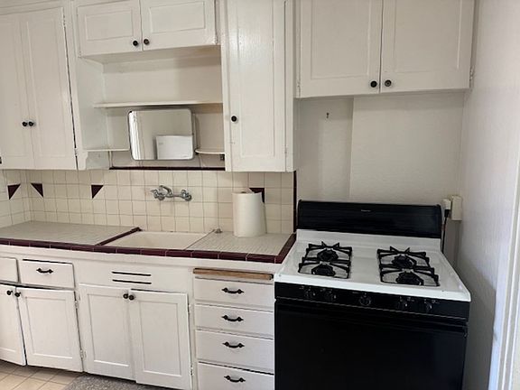 4th image of 526 Anthony St #B