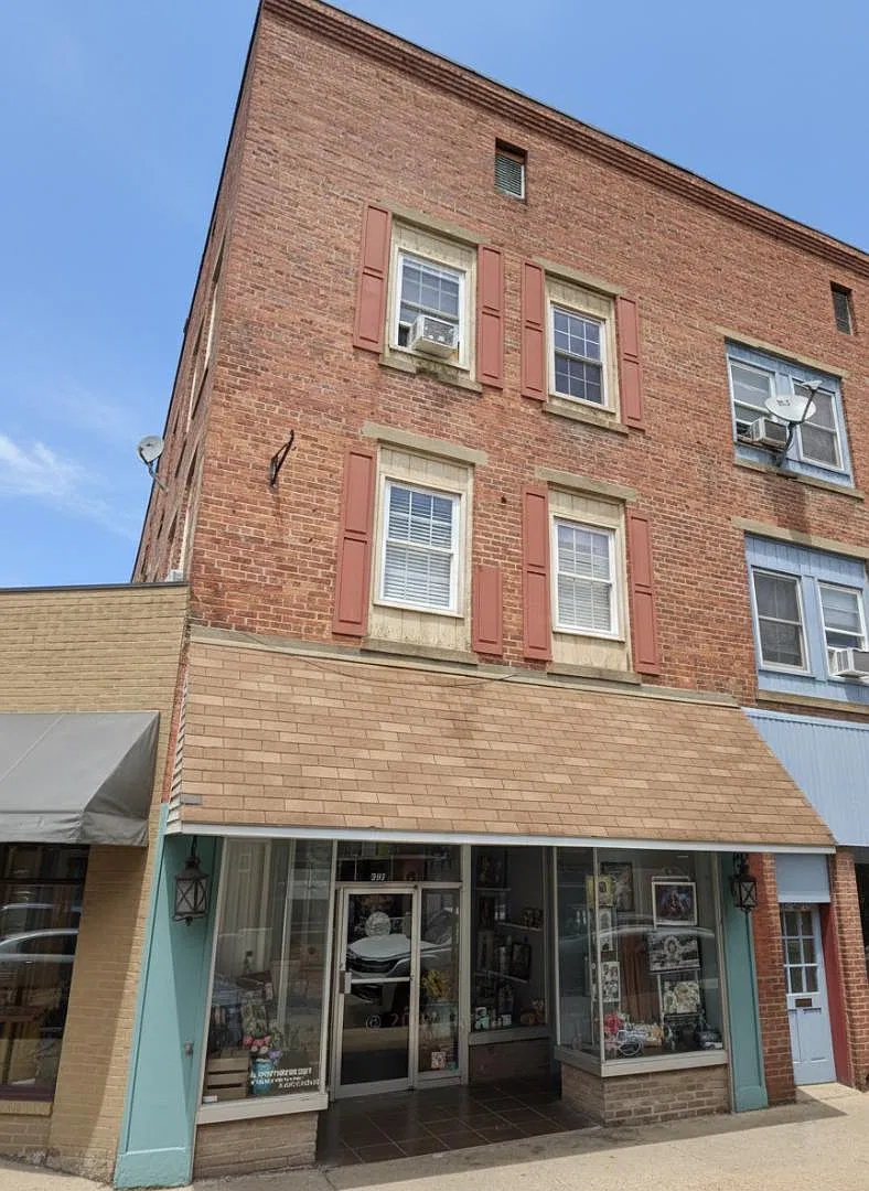 126 E Main St # 1 - UNIT3 — Photo 4