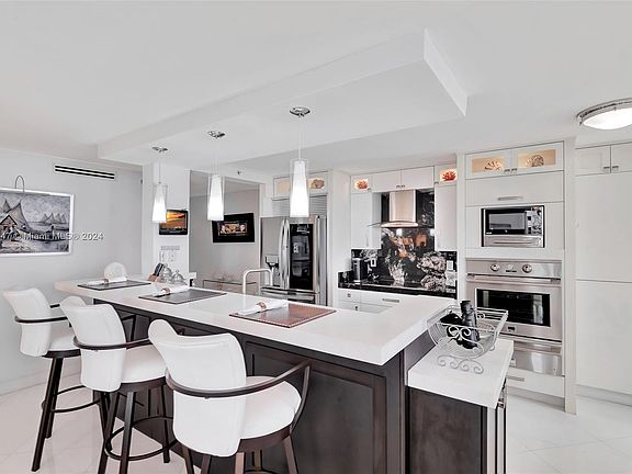 4th image of 2555 Collins Ave APT 1211