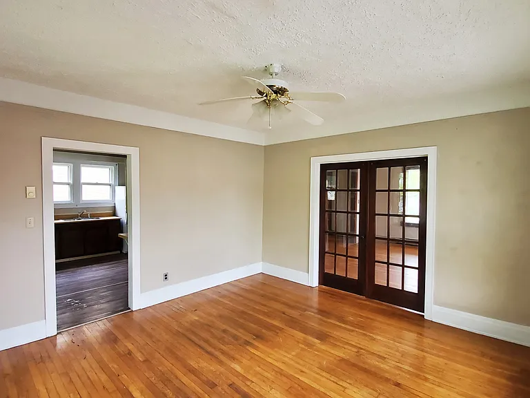 1905 Bluefield Ave — Photo 6
