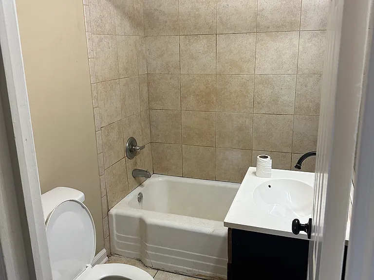1000 W Lee Rd #B — Photo 7