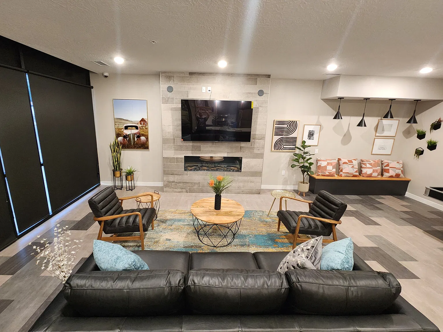 Central West Apartments — Photo 1