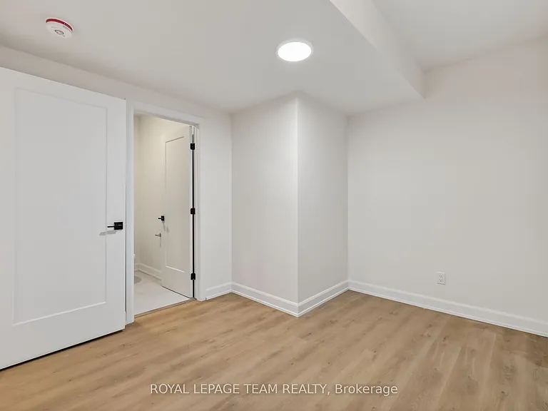 608 Tweedsmuir Ave #B — Photo 12