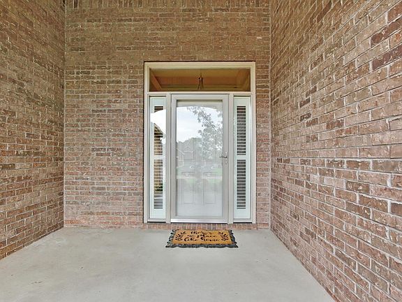 3rd image of 3817 N Lakecrest Ct