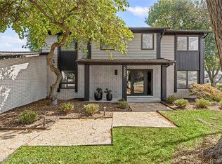 5597 Apple Ridge Trl, West Bloomfield, MI 48322