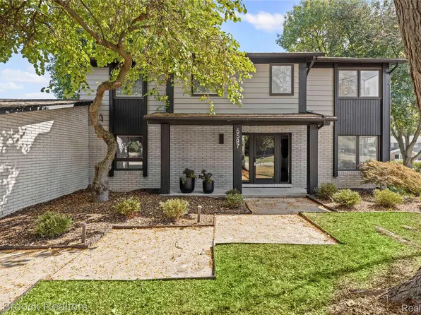 5597 Apple Ridge Trl, West Bloomfield, MI 48322