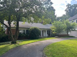 6820 Millwood Rd, Bethesda, MD 20817