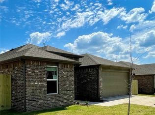 1081 Emerald St, Prairie Grove, AR 72753