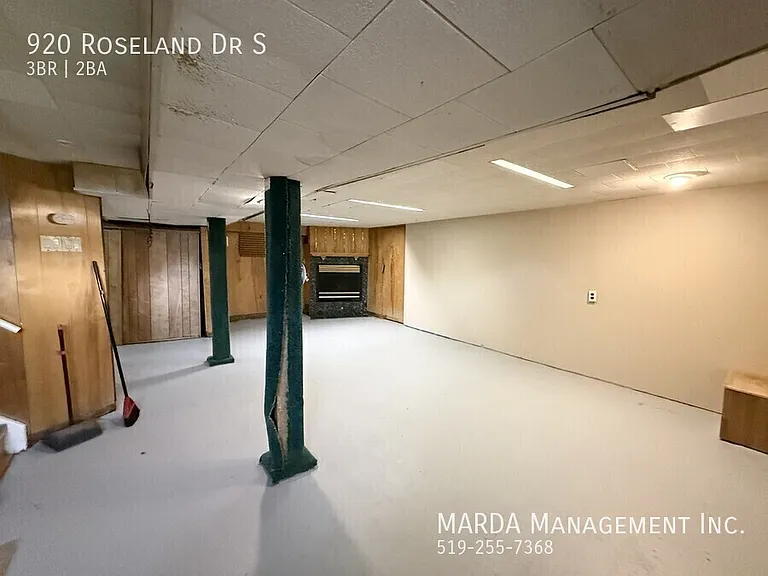 920 Roseland Dr S — Photo 43